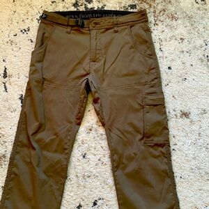 Men’s Prana Breathe stretch Zion pants. Size 31x32. Straight fit. Khaki color.